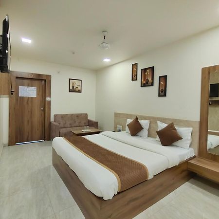 Hotel Palm Residency Ахмедабад Екстер'єр фото