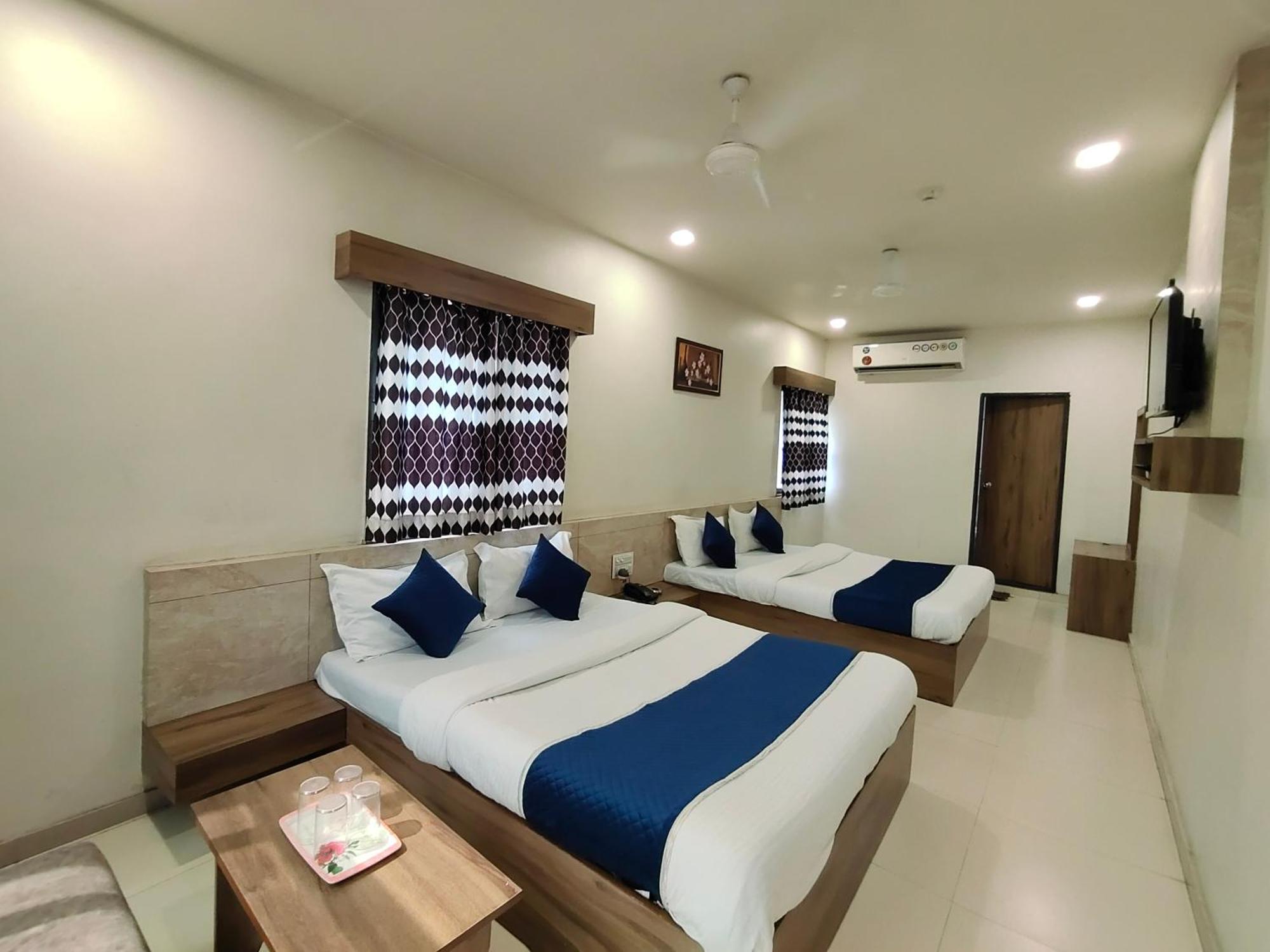 Hotel Palm Residency Ахмедабад Екстер'єр фото